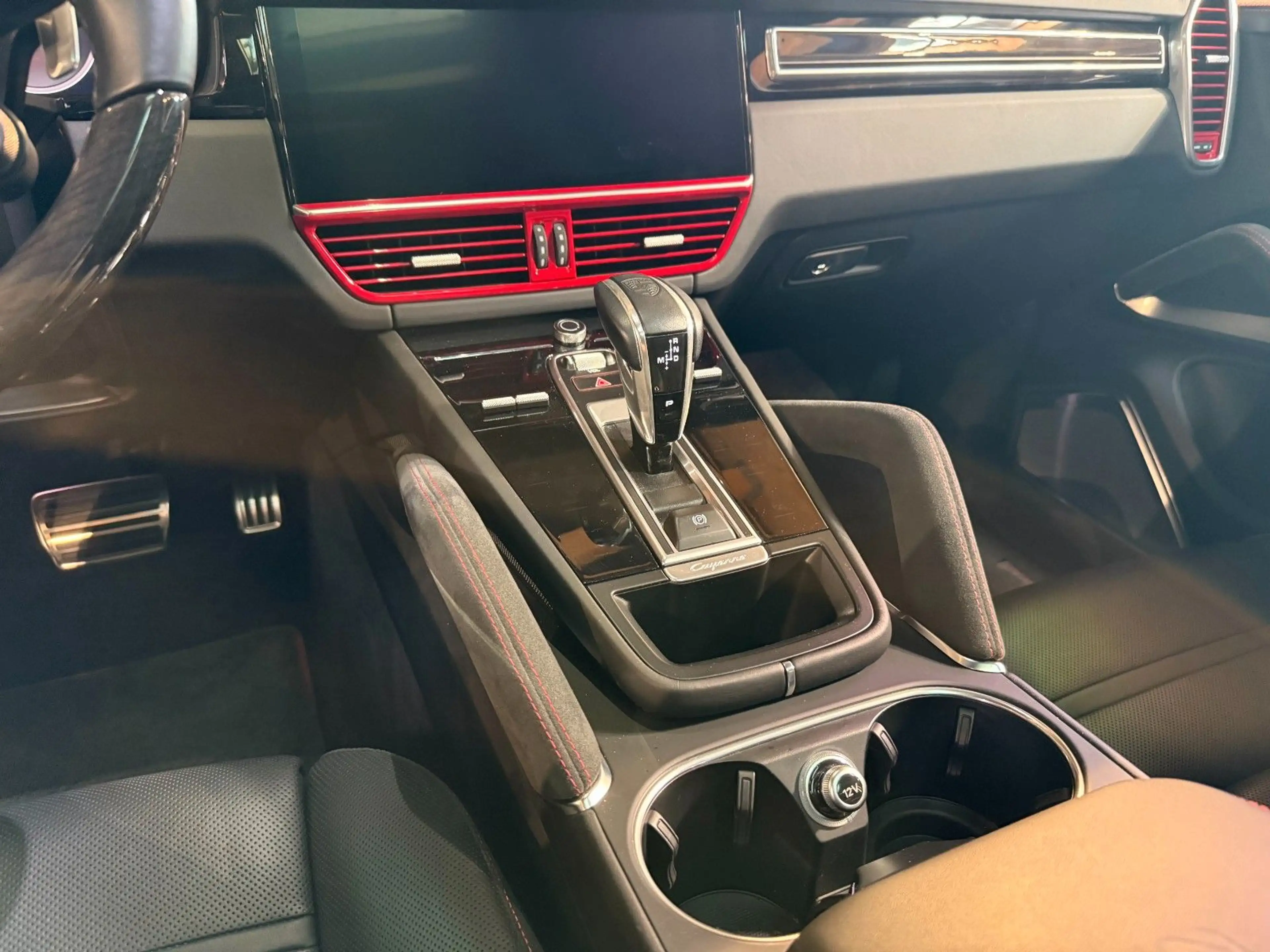 Porsche Cayenne Turbo S E-Hybrid — photo 31