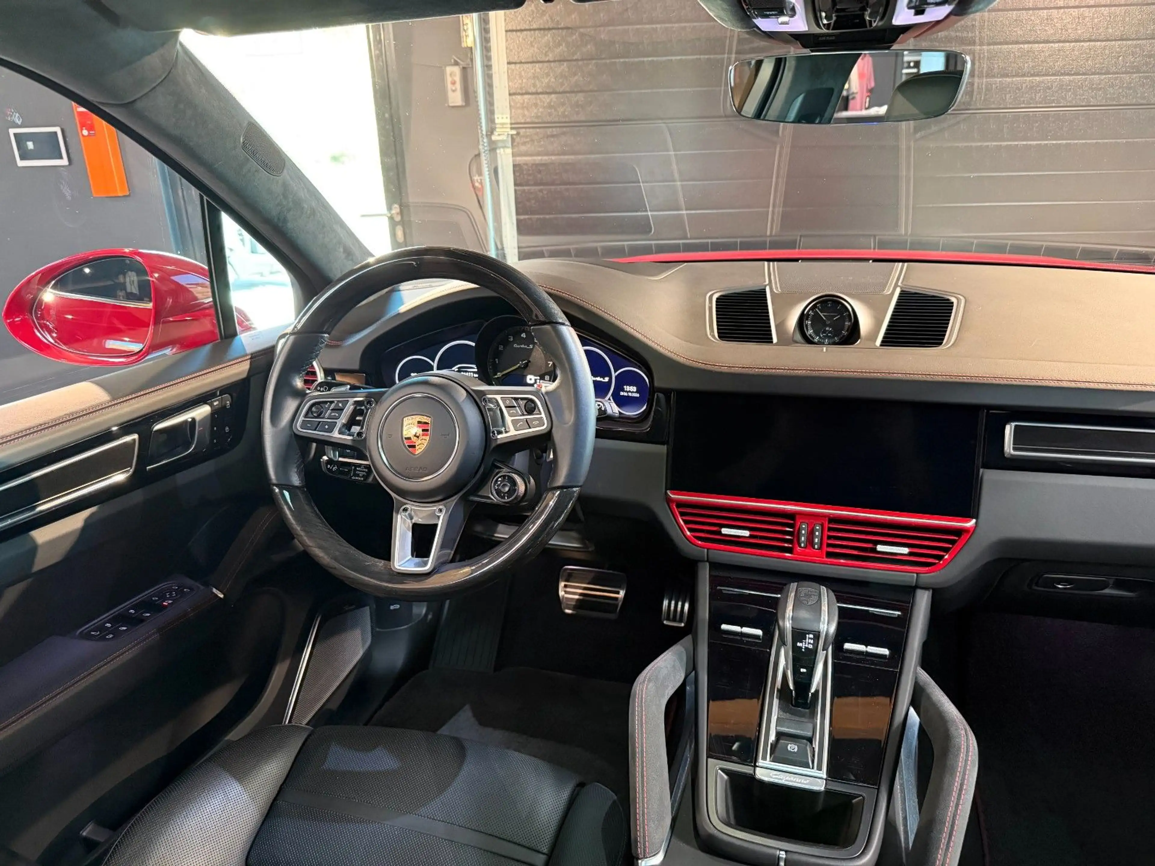 Porsche Cayenne Turbo S E-Hybrid — photo 29