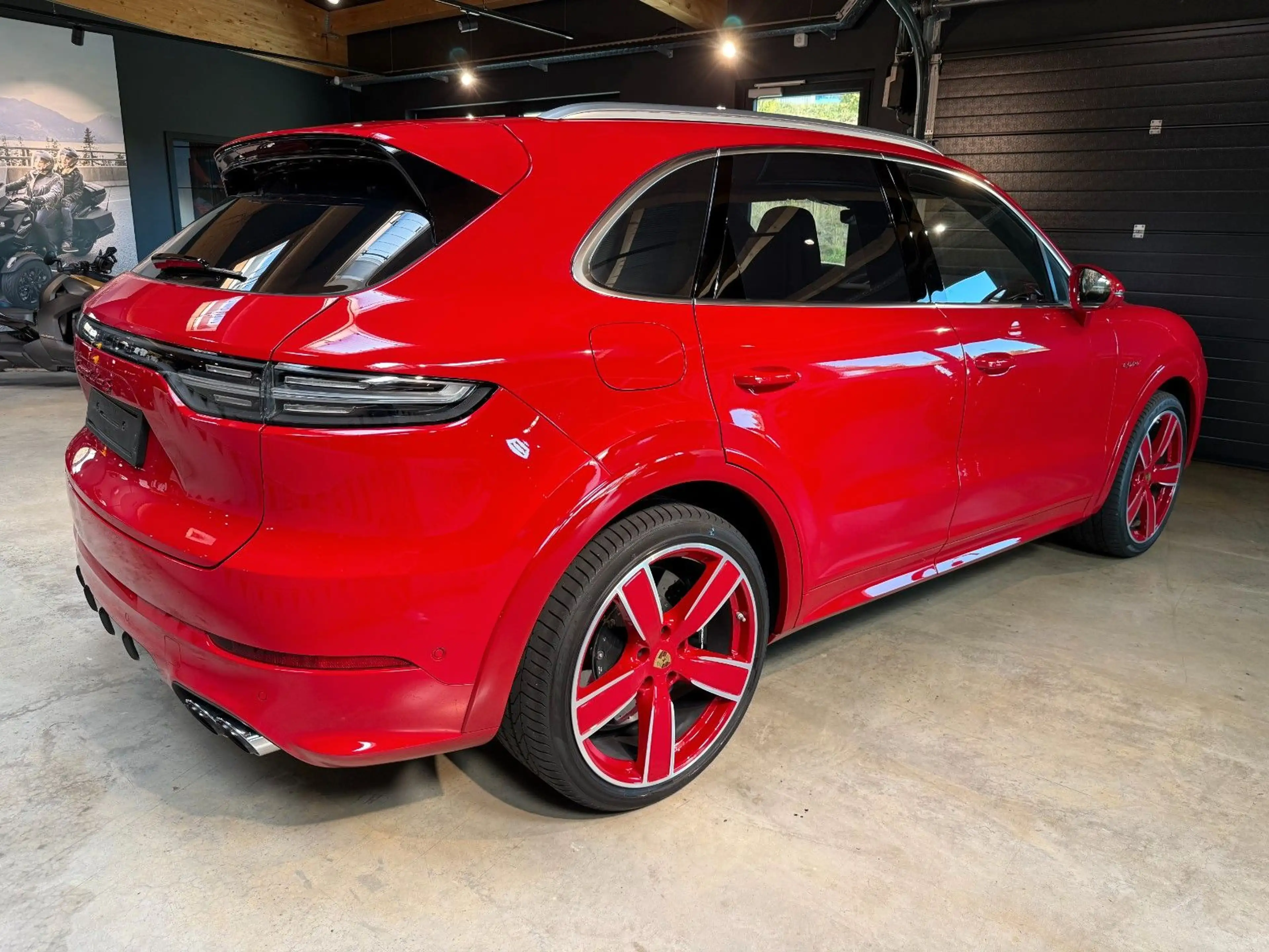 Porsche Cayenne Turbo S E-Hybrid — photo 9
