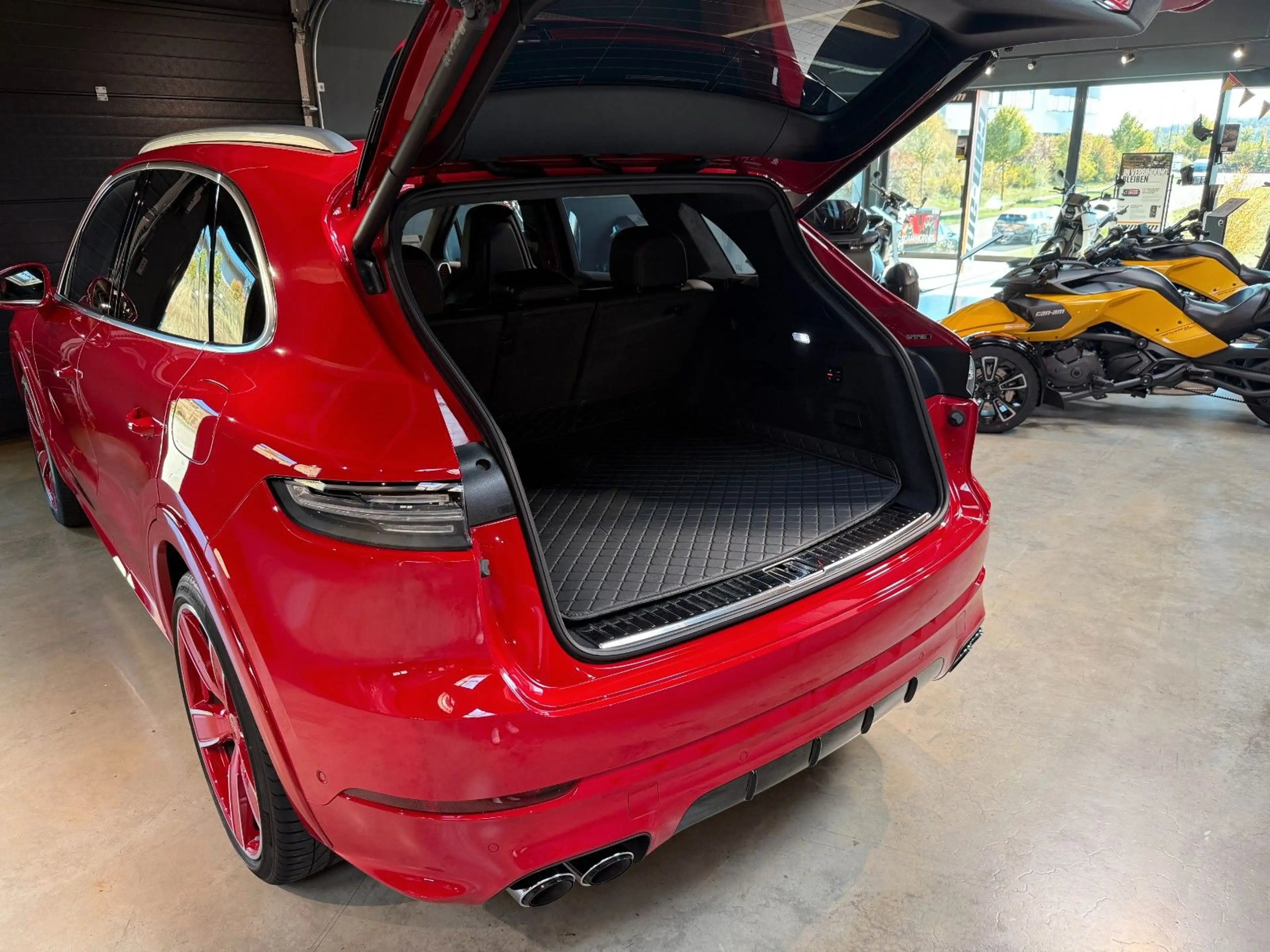 Porsche Cayenne Turbo S E-Hybrid — photo 36