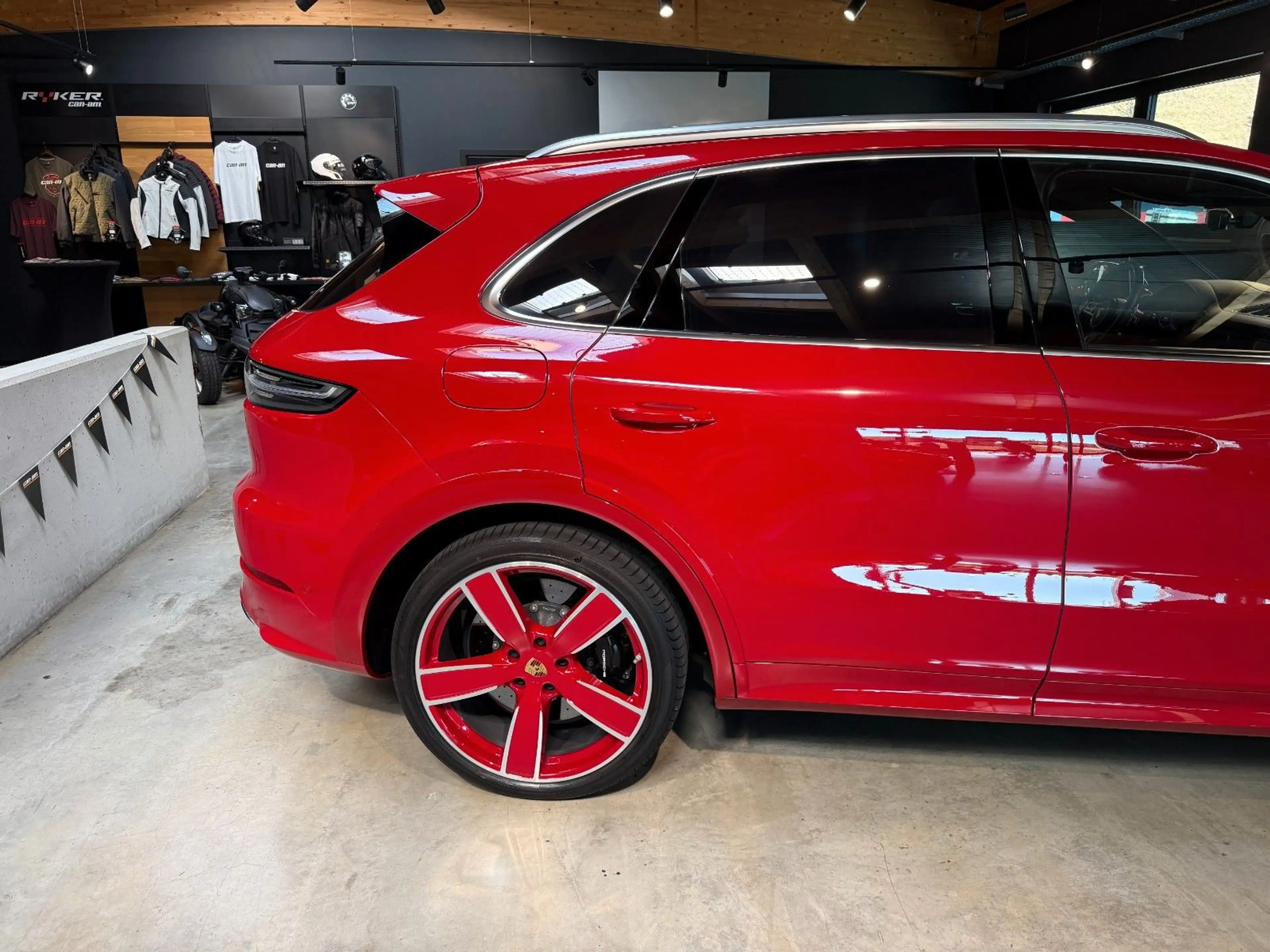 Porsche Cayenne Turbo S E-Hybrid — photo 42