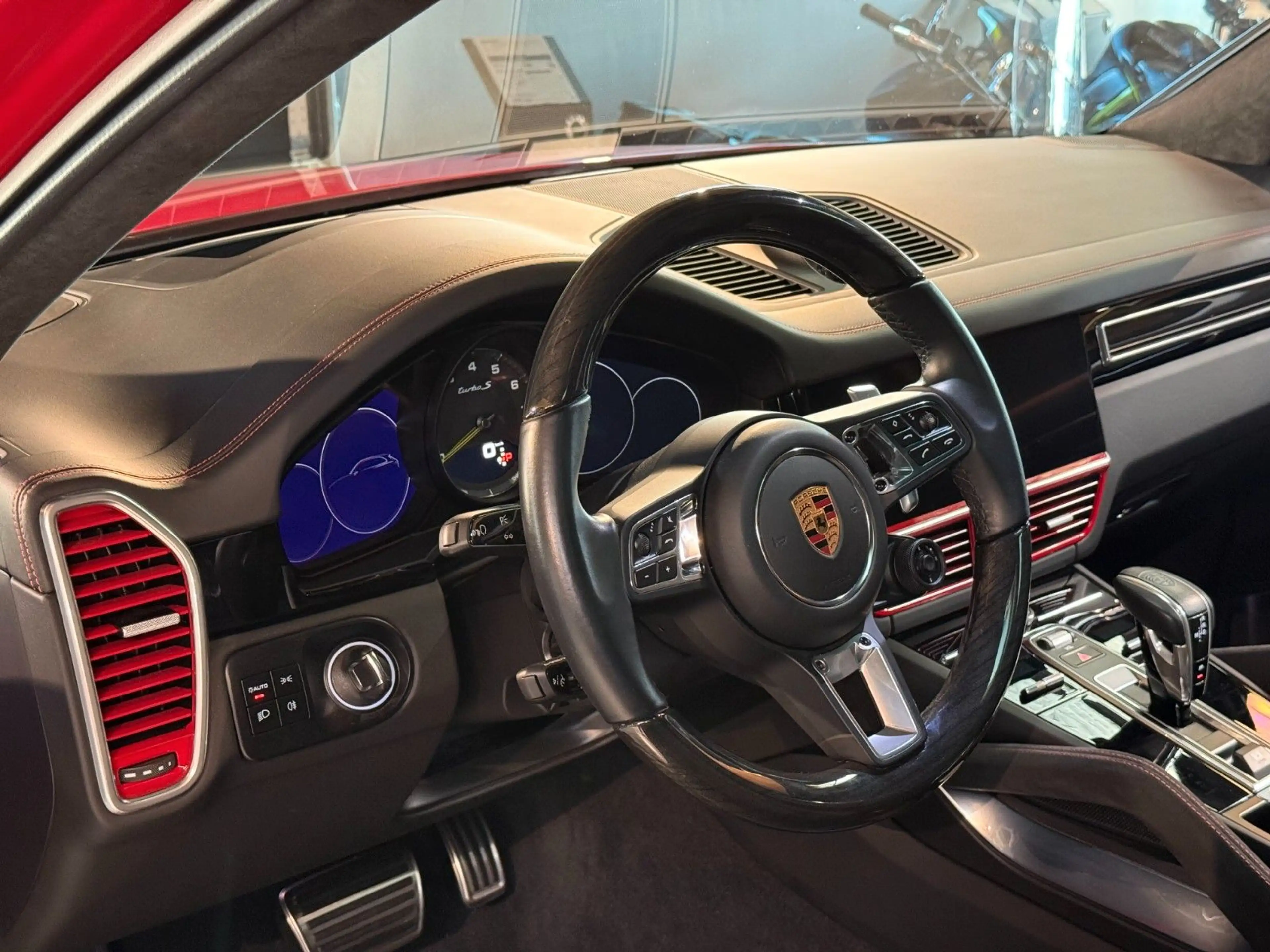 Porsche Cayenne Turbo S E-Hybrid — photo 18