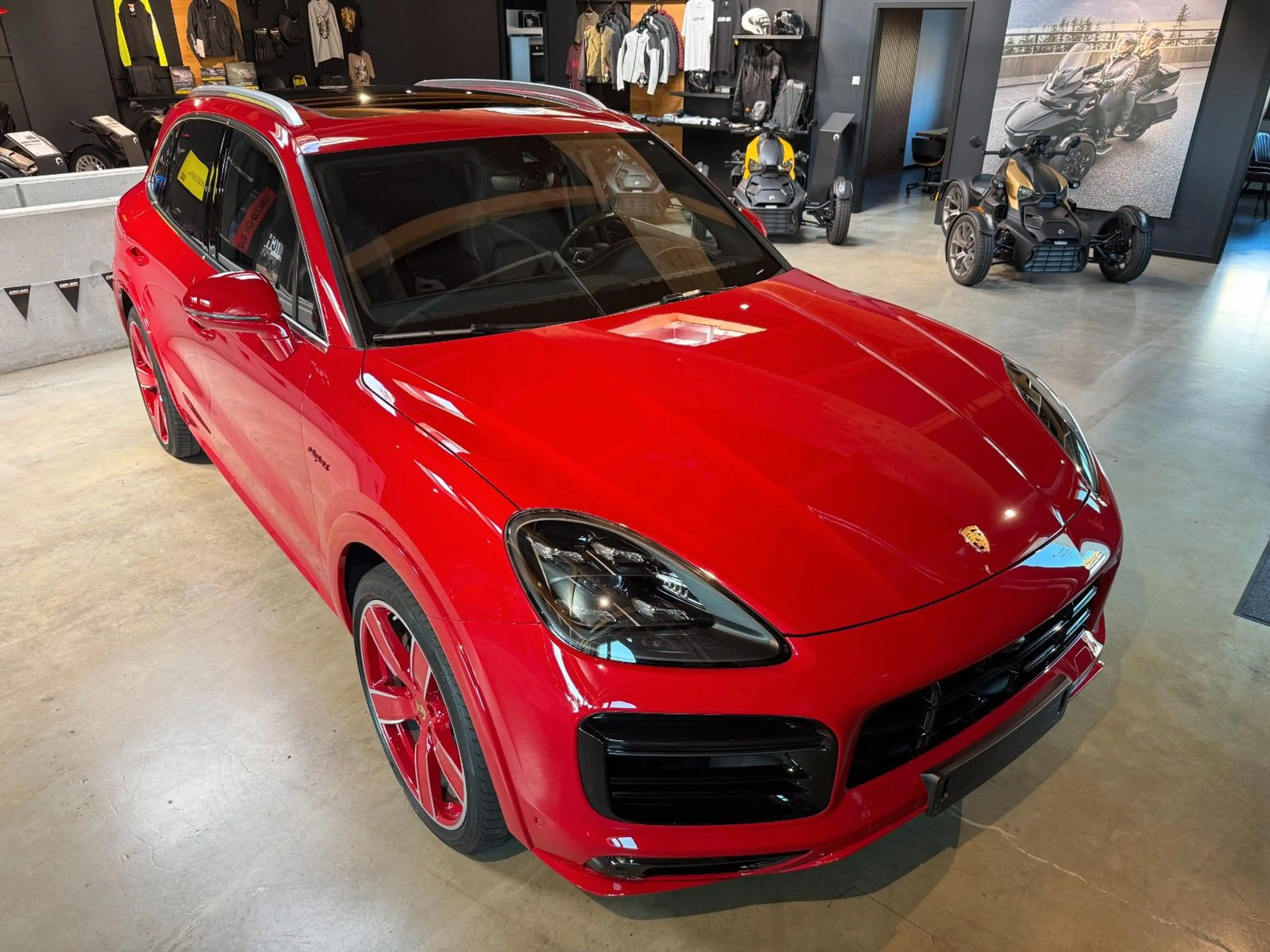 Porsche Cayenne Turbo S E-Hybrid — photo 13