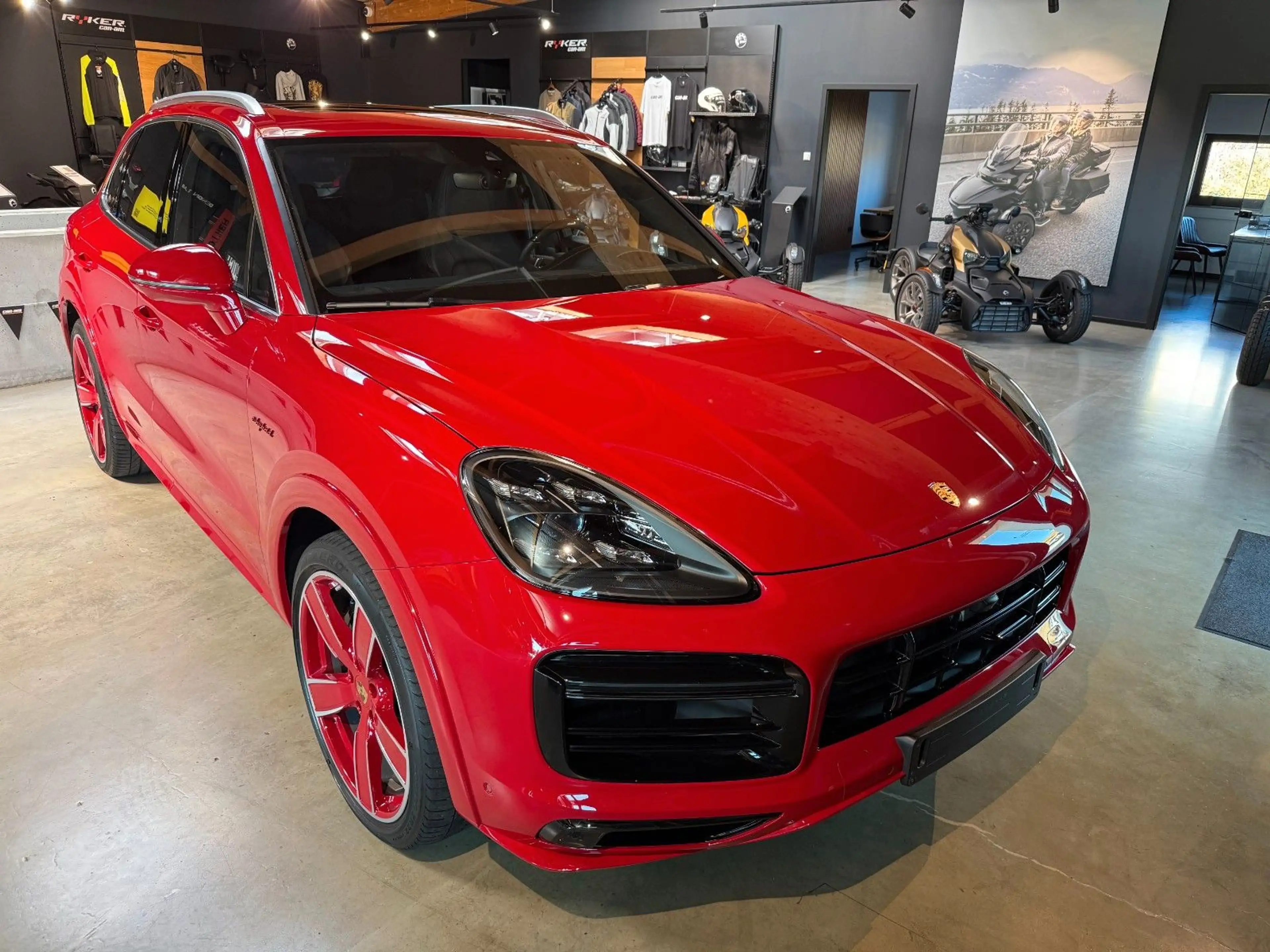 Porsche Cayenne Turbo S E-Hybrid — photo 12