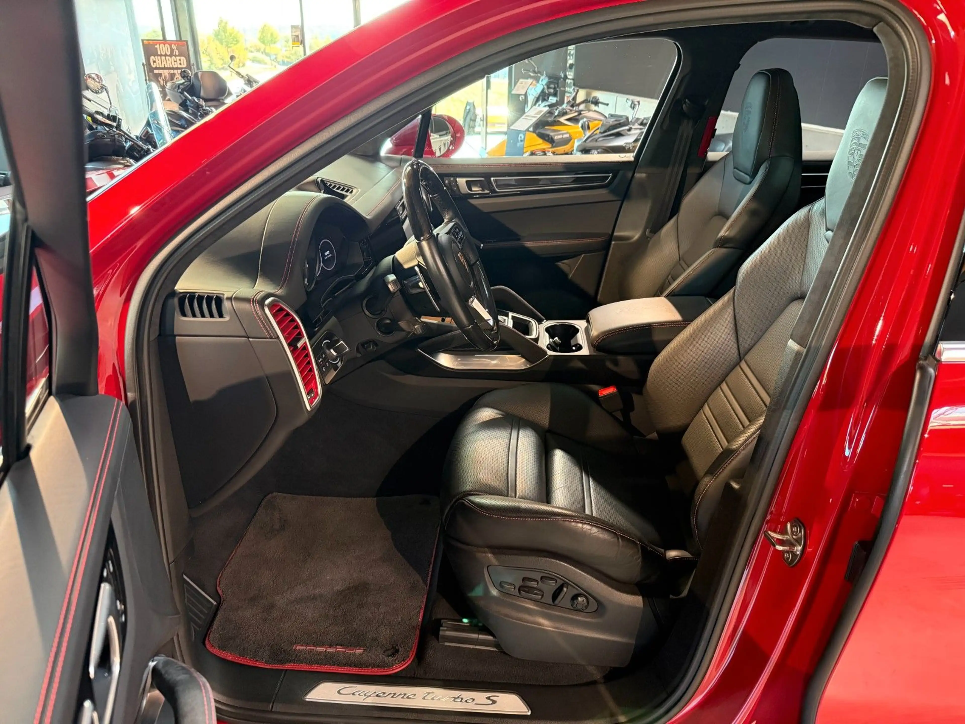 Porsche Cayenne Turbo S E-Hybrid — photo 27