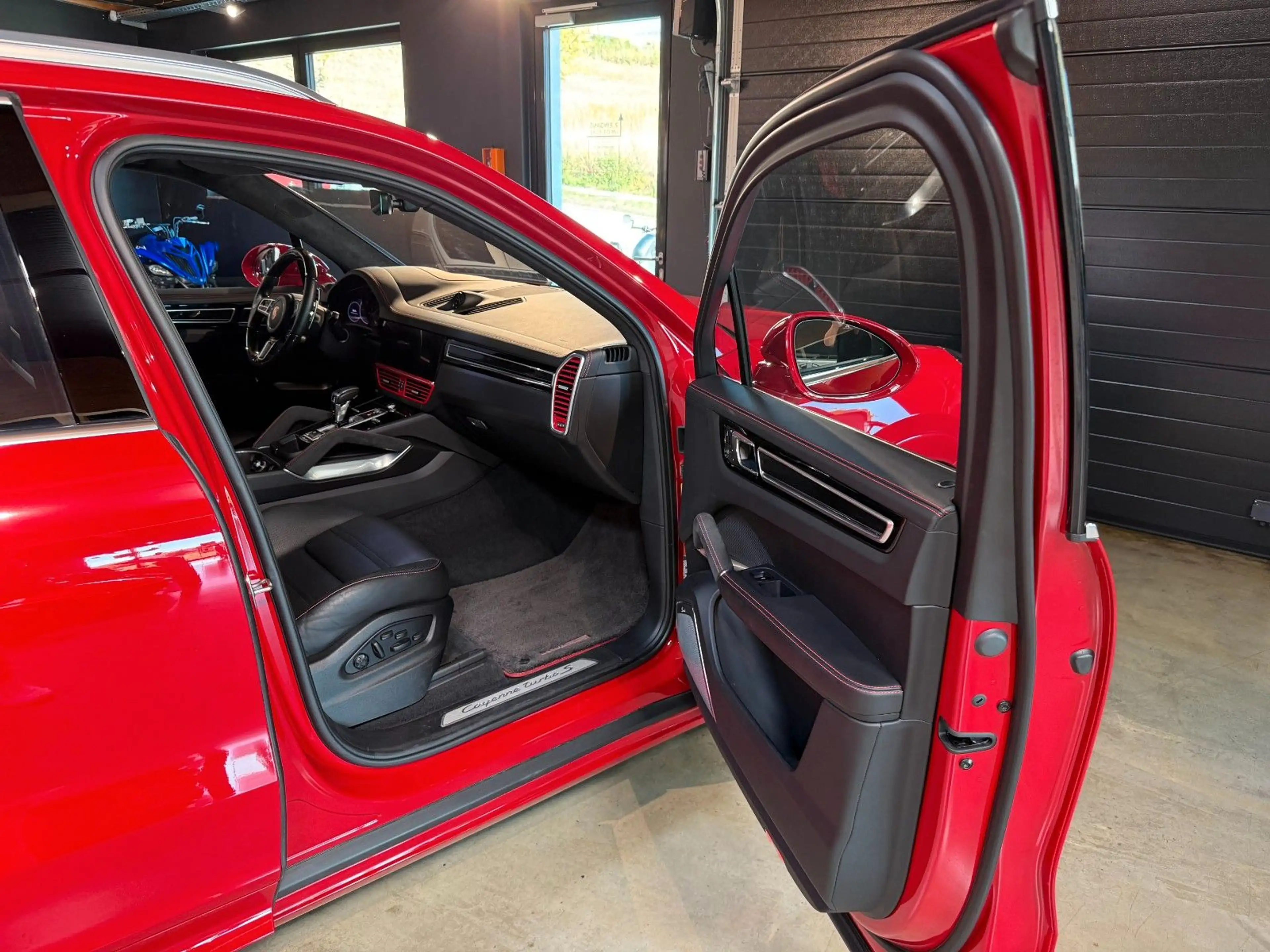 Porsche Cayenne Turbo S E-Hybrid — photo 43
