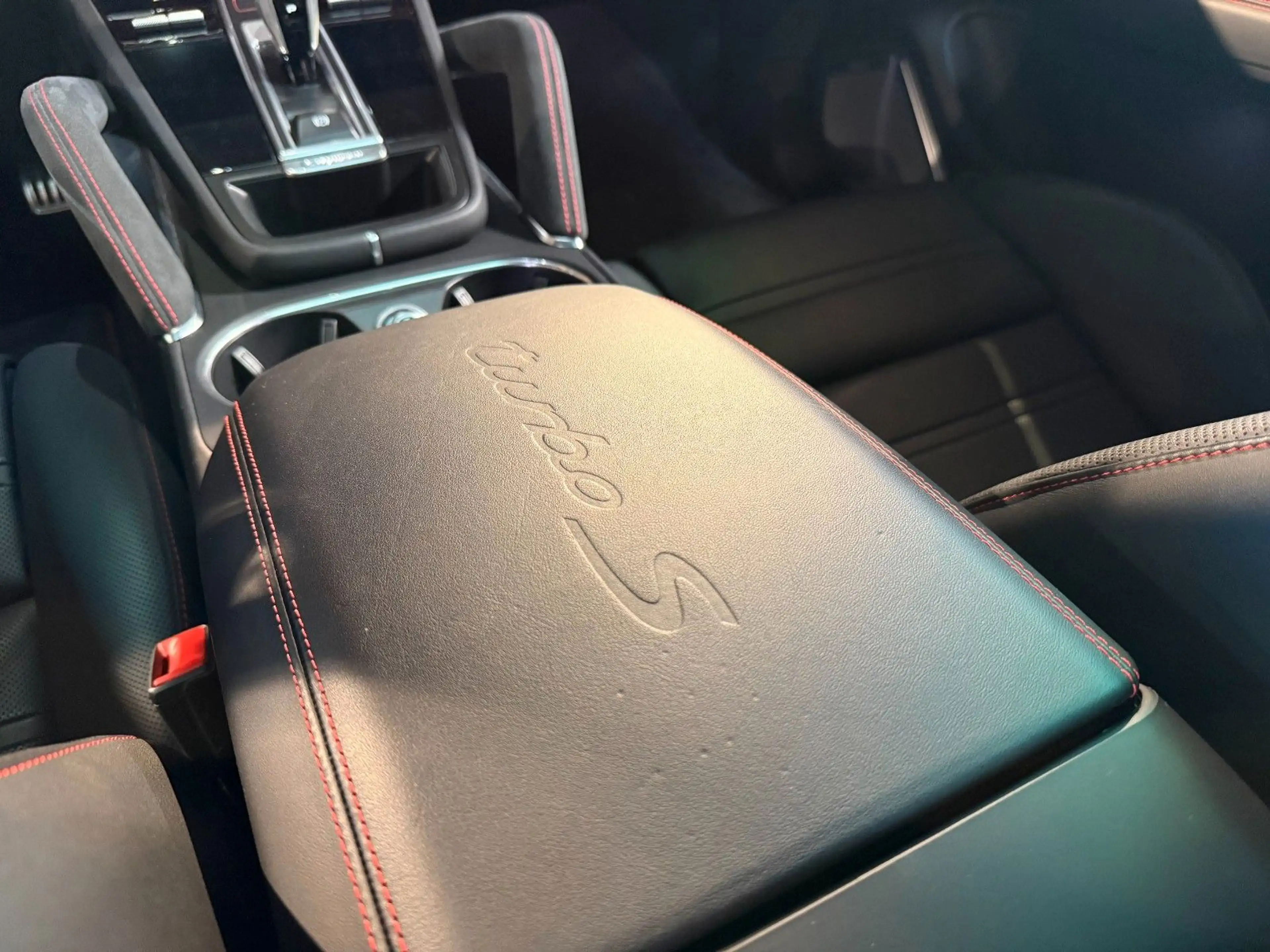 Porsche Cayenne Turbo S E-Hybrid — photo 32