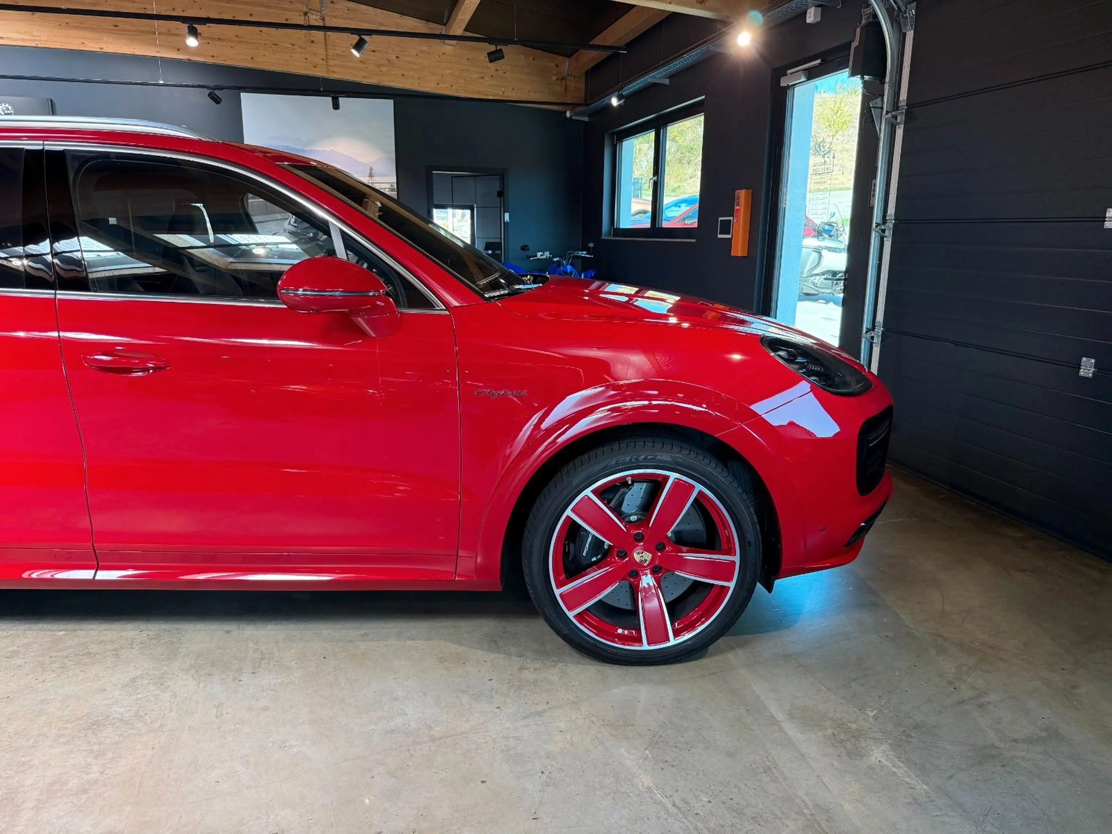 Porsche Cayenne Turbo S E-Hybrid — photo 41