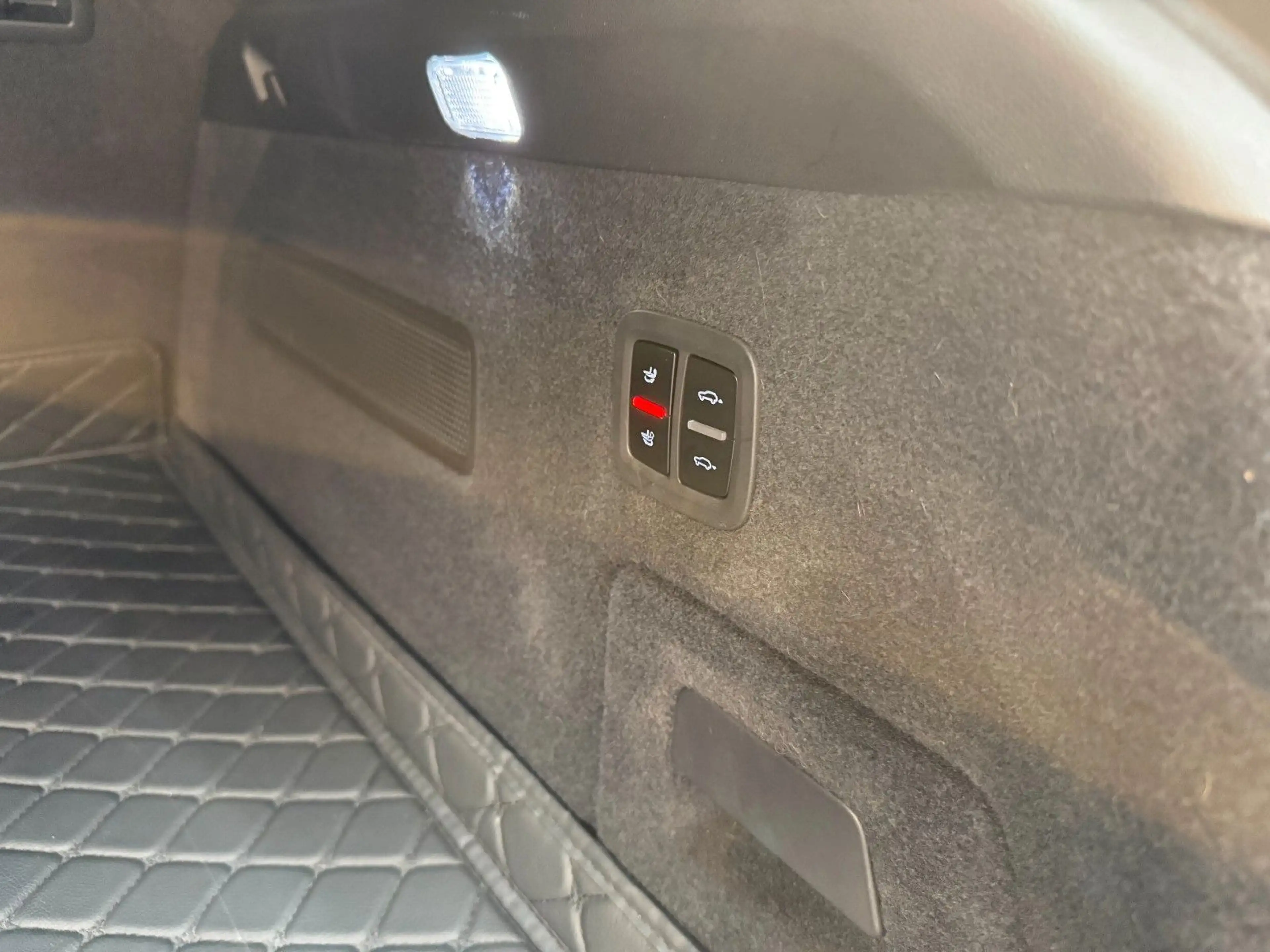 Porsche Cayenne Turbo S E-Hybrid — photo 37