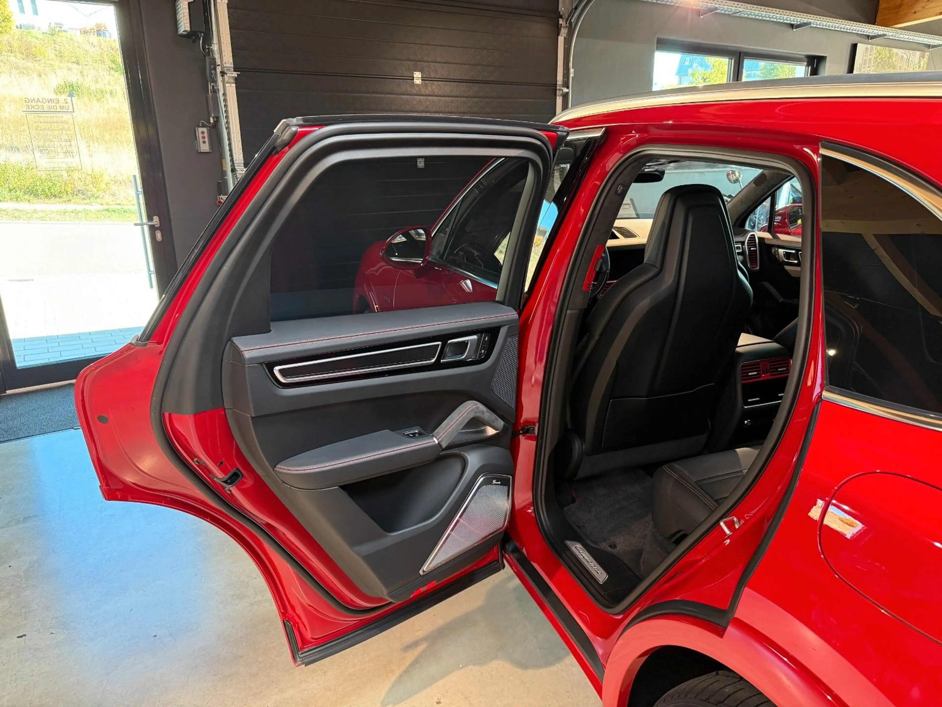 Porsche Cayenne Turbo S E-Hybrid — photo 26