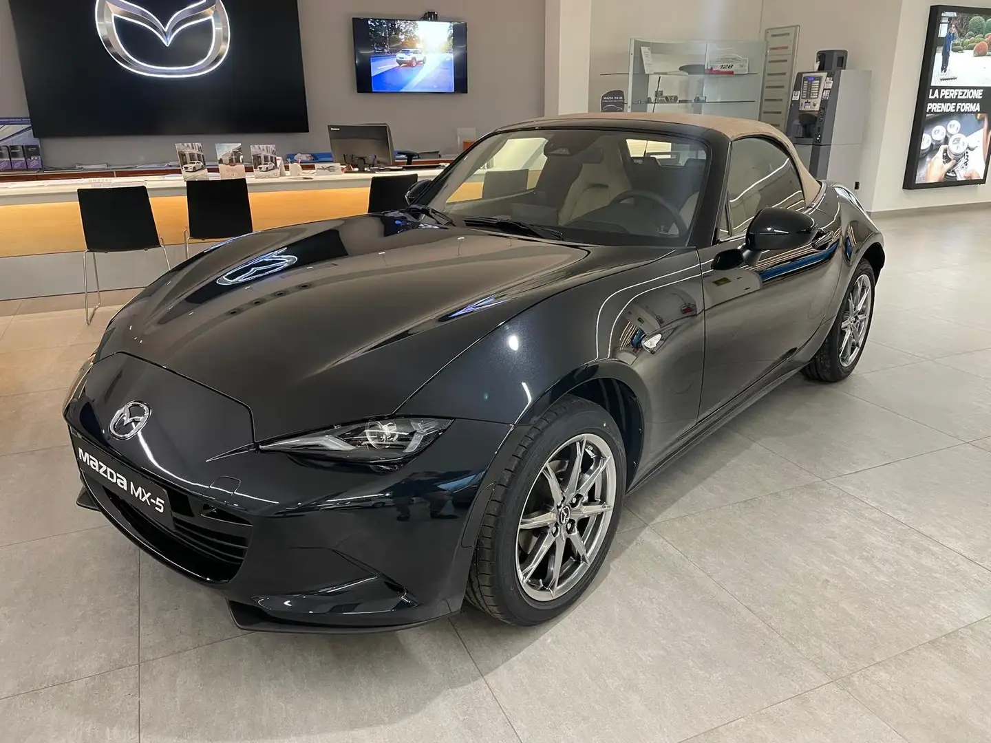 Mazda MX-5 1.5 benzina132cv KAZARI NUOVA DA IMMATRICOLARE Nero - 1