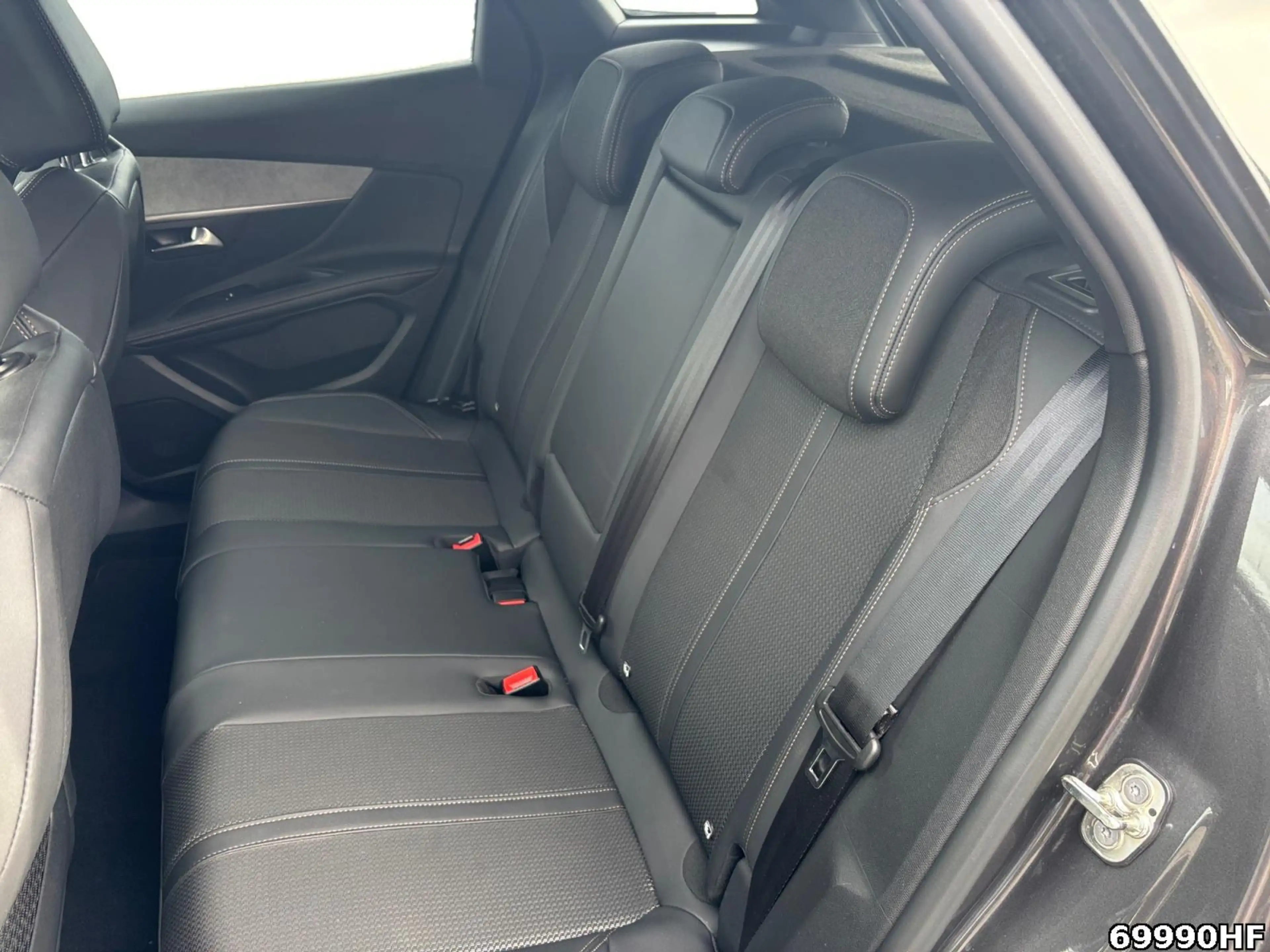 Peugeot 3008 1.5 BlueHDi 130 GT *NAVI*SHZ*KAMERA*LED* — photo 13