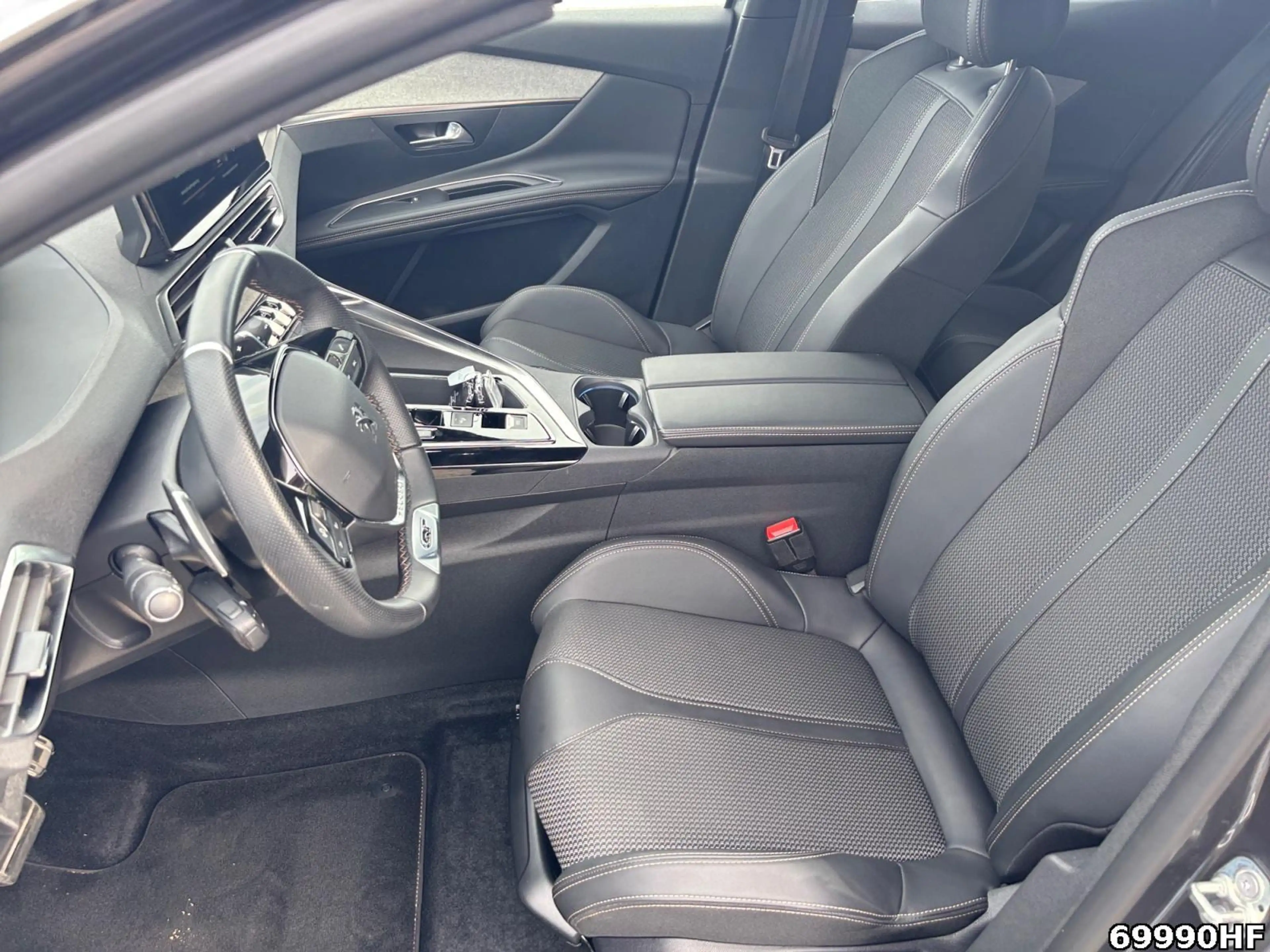 Peugeot 3008 1.5 BlueHDi 130 GT *NAVI*SHZ*KAMERA*LED* — photo 11