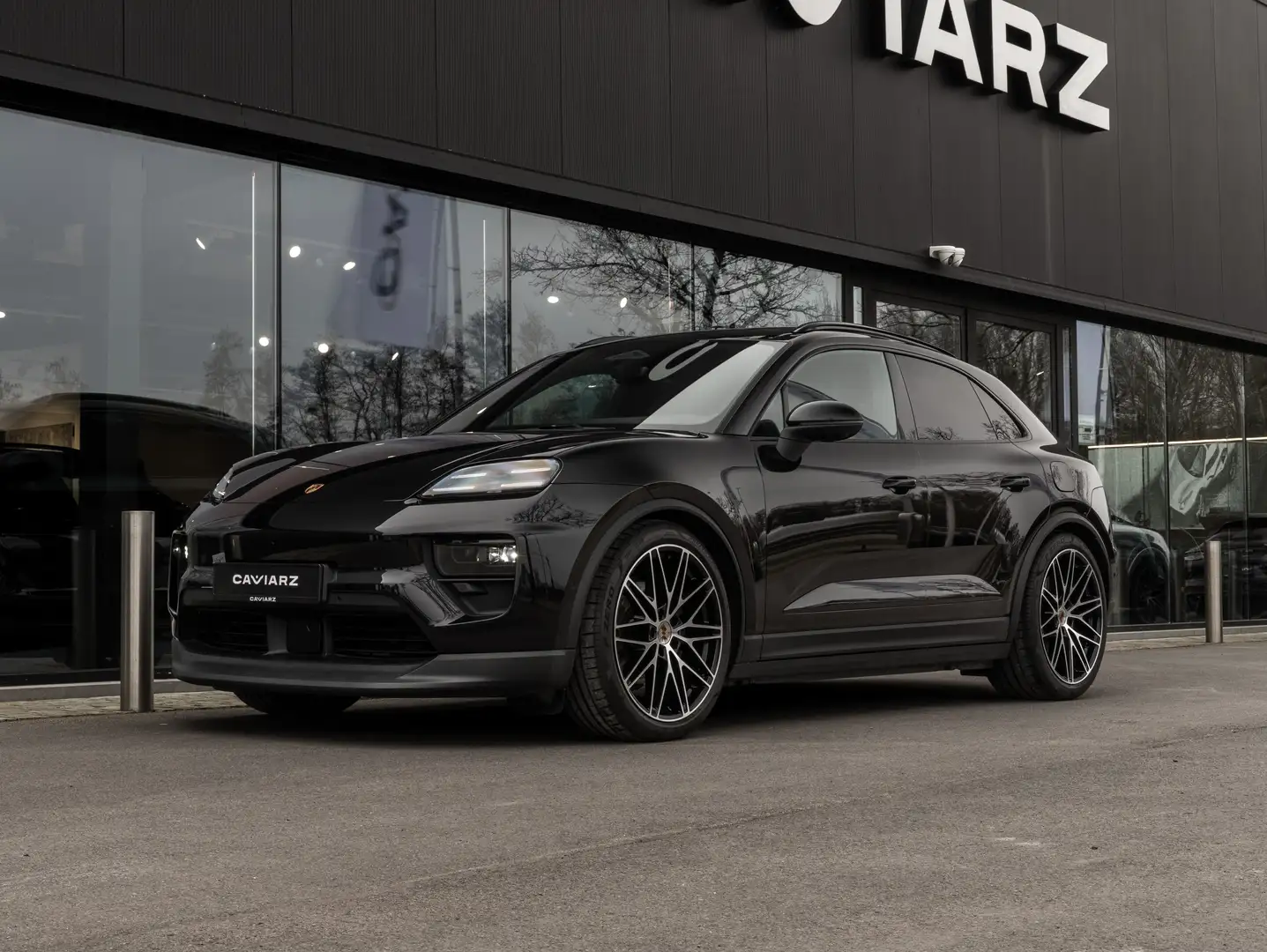 Porsche Macan 4 EV 100KW/22"/AIR/PANO/ACC/AUGM. HUD/DISPLAY/FULL Fekete - 1
