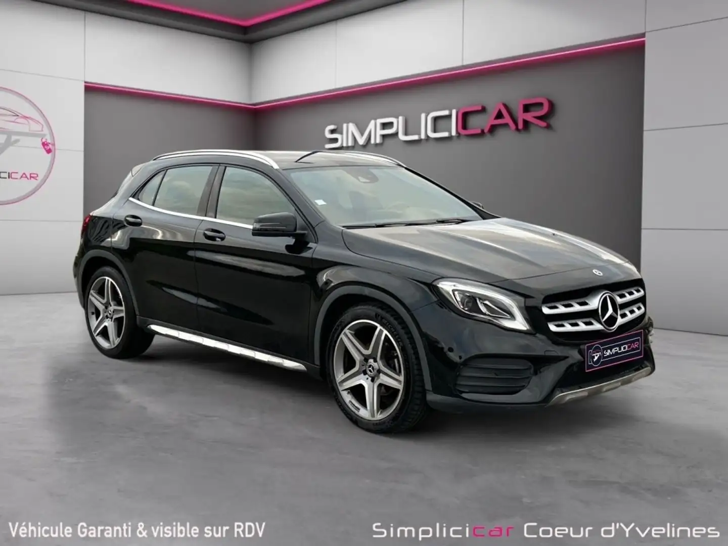 Mercedes-Benz GLA 180 180 7-G DCT Sensation AMG LINE Schwarz - 1