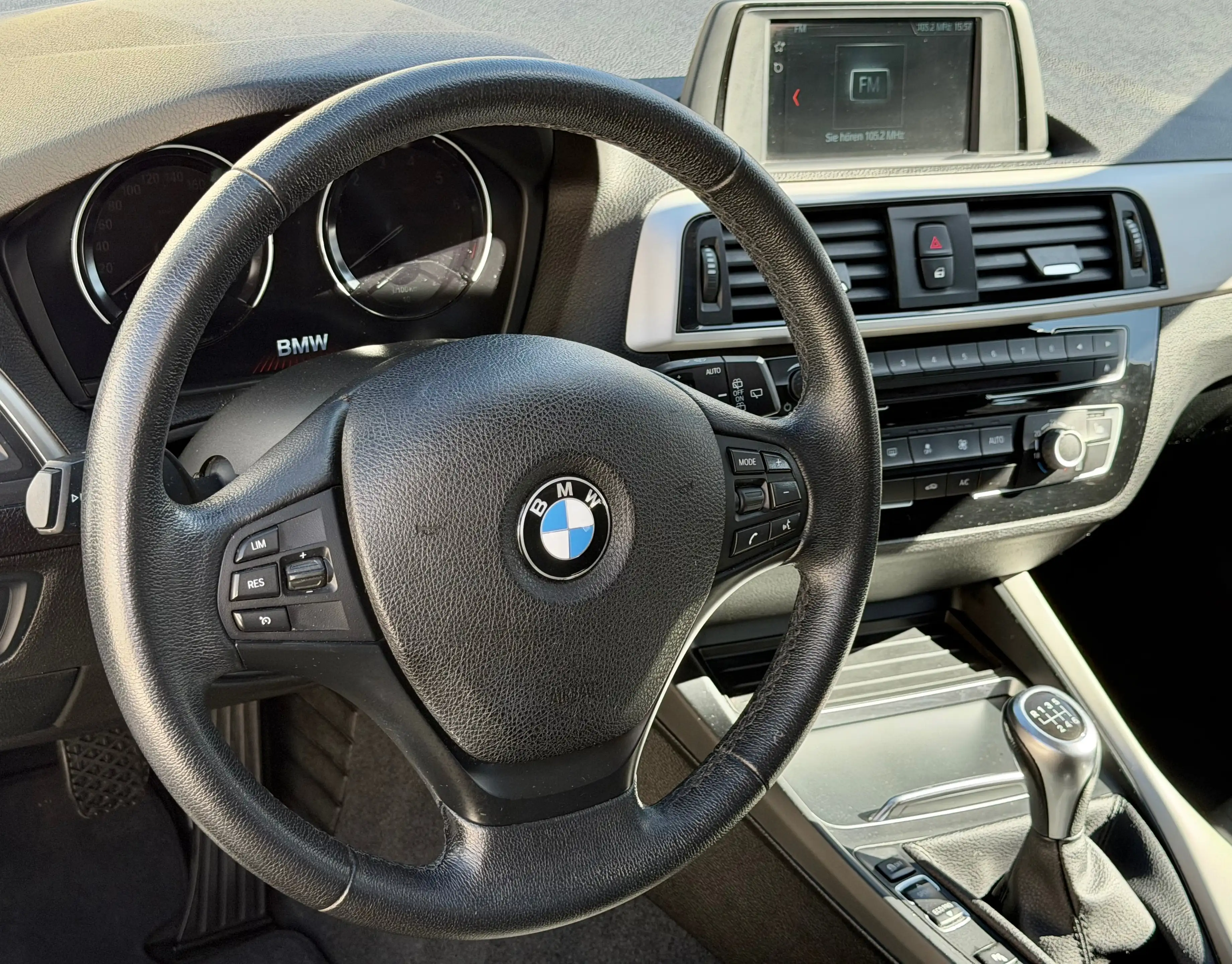 BMW 118 i — photo 2