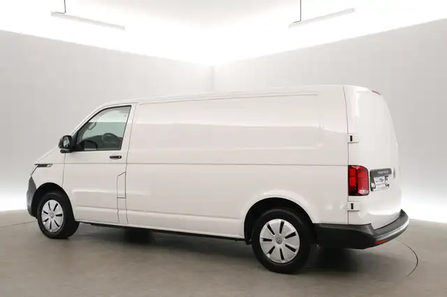 Volkswagen Transporter view 4