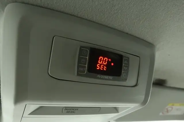 Volkswagen Transporter view 10