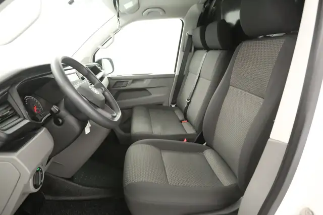 Volkswagen Transporter view 11