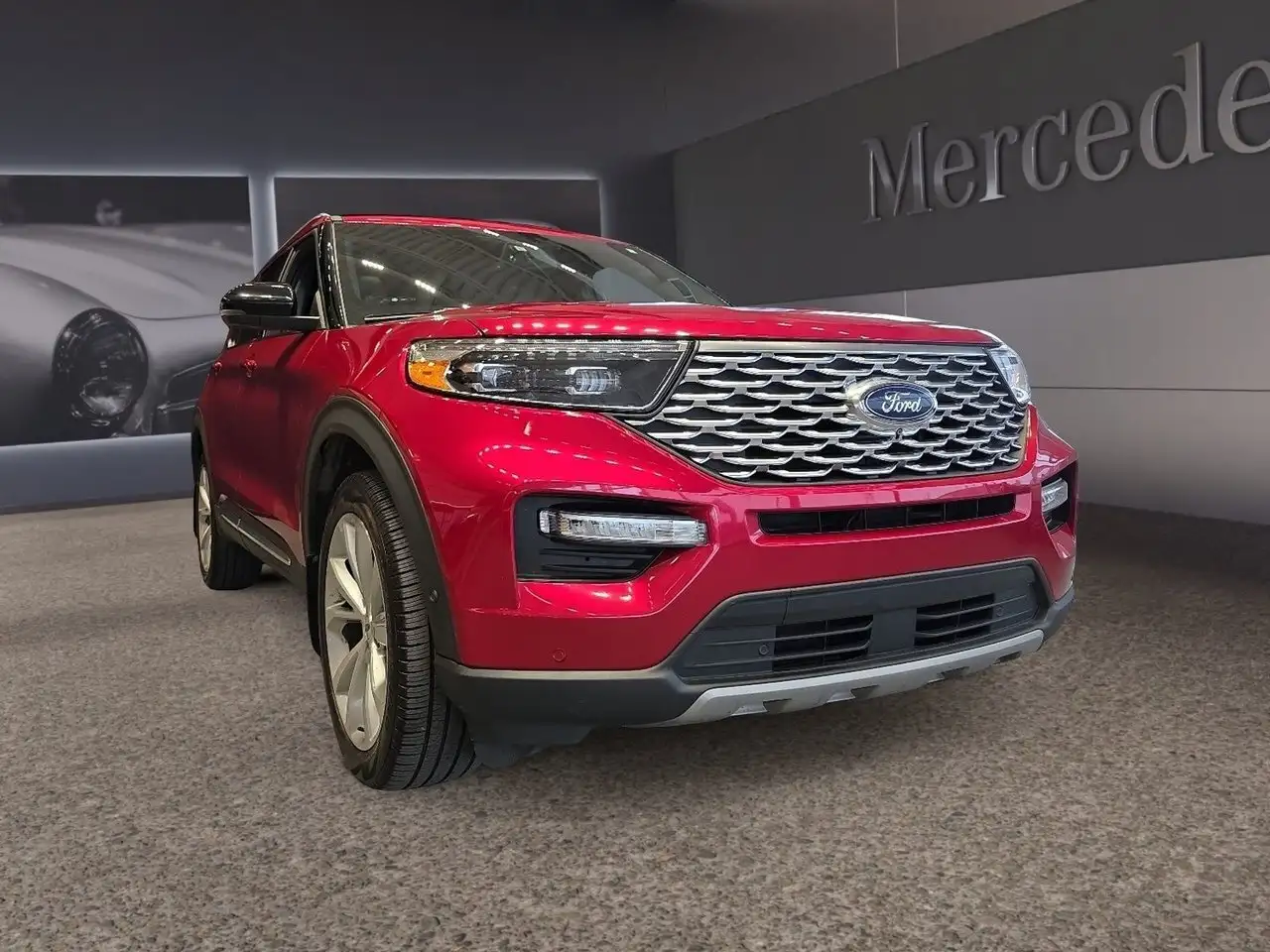 Ford Explorer снимка Ford Explorer