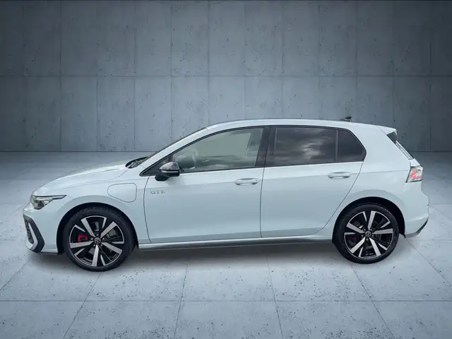 Volkswagen Golf view 3