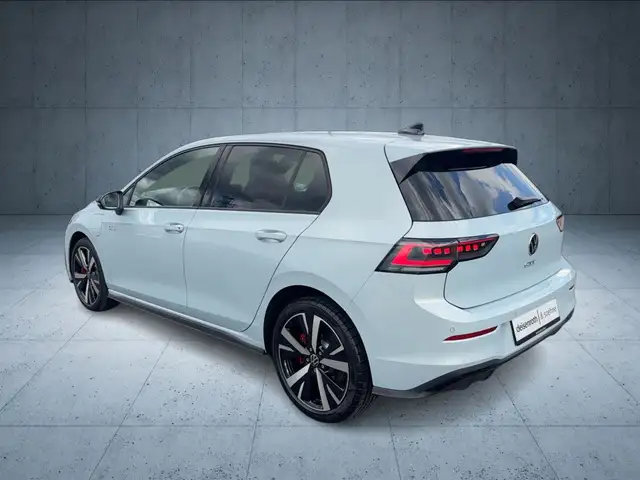 Volkswagen Golf view 4