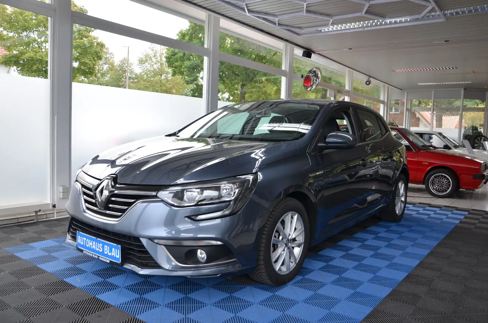 Renault Megane IV Intens *AUTOMATIK*TEILLEDER*NAVI*1.HD Grau - 1