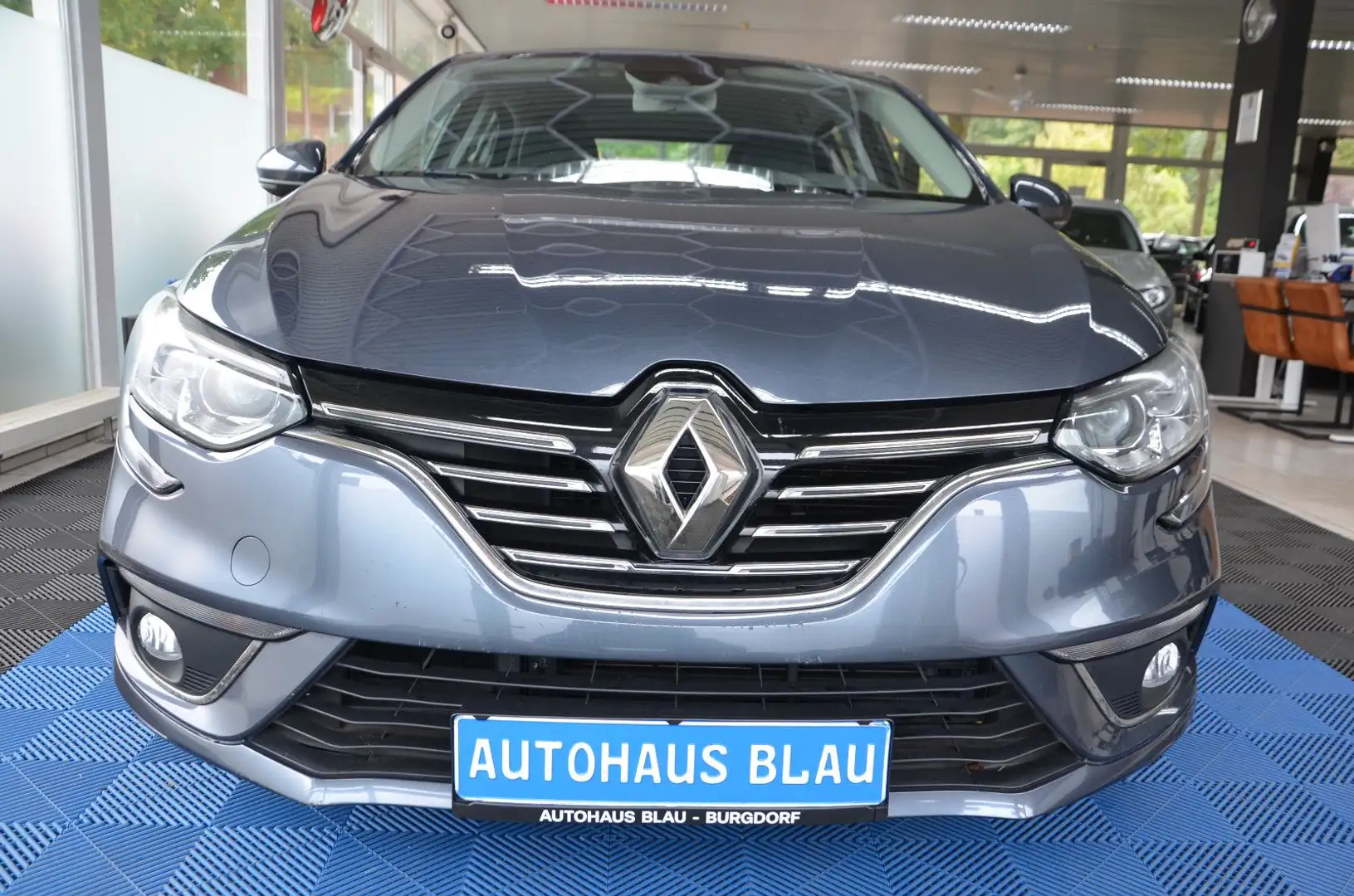 Renault Megane IV Intens *AUTOMATIK*TEILLEDER*NAVI*1.HD Grau - 2