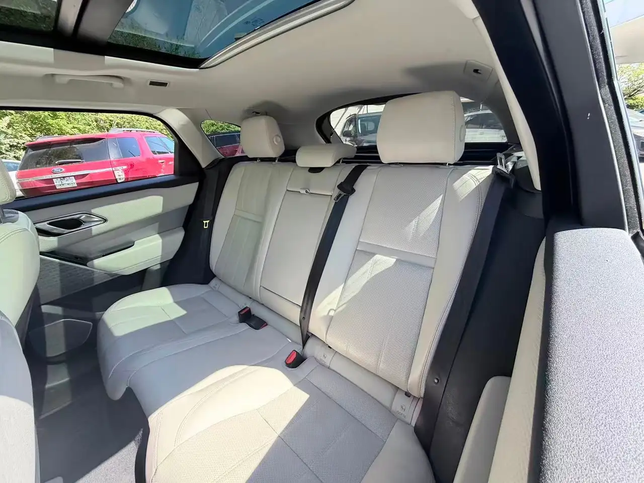 Land Rover Range Rover Velar снимка Land Rover Range Rover Velar