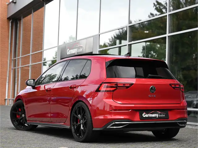Volkswagen Golf view 2