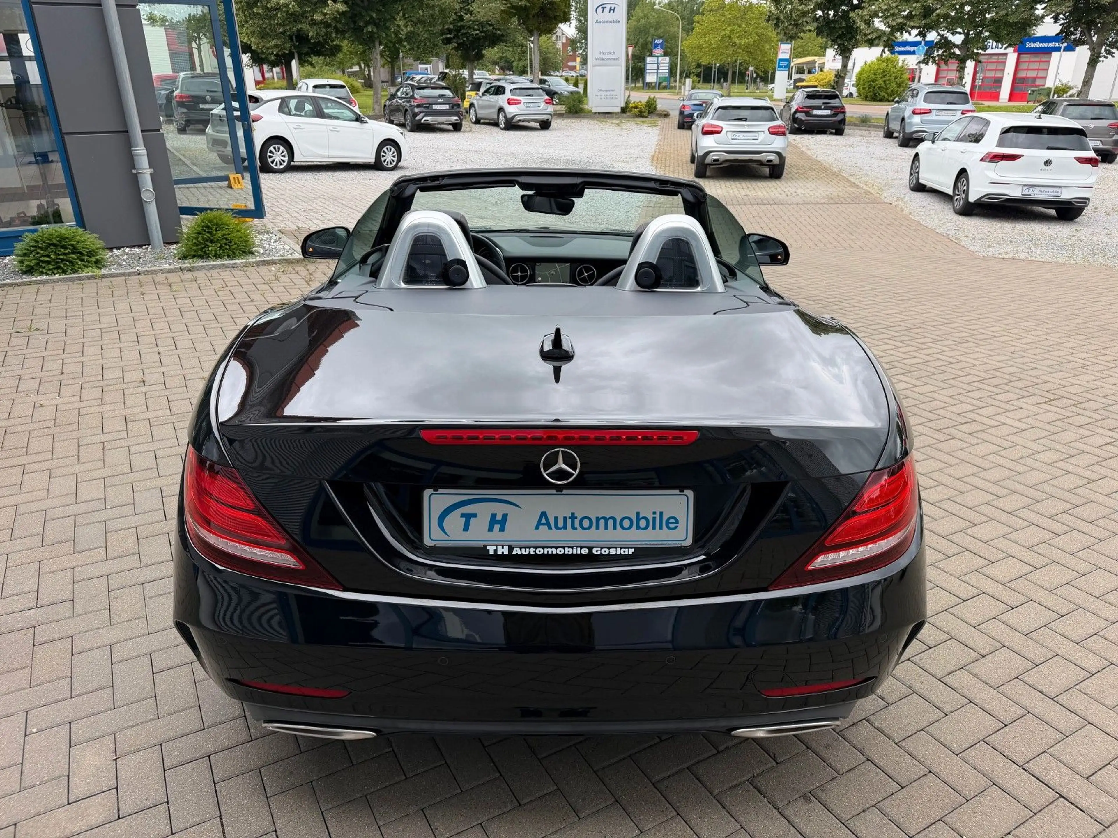 Mercedes-Benz SLC 300 Cabrio/Night-Paket (AMG)/Airscarf/H&K — photo 13