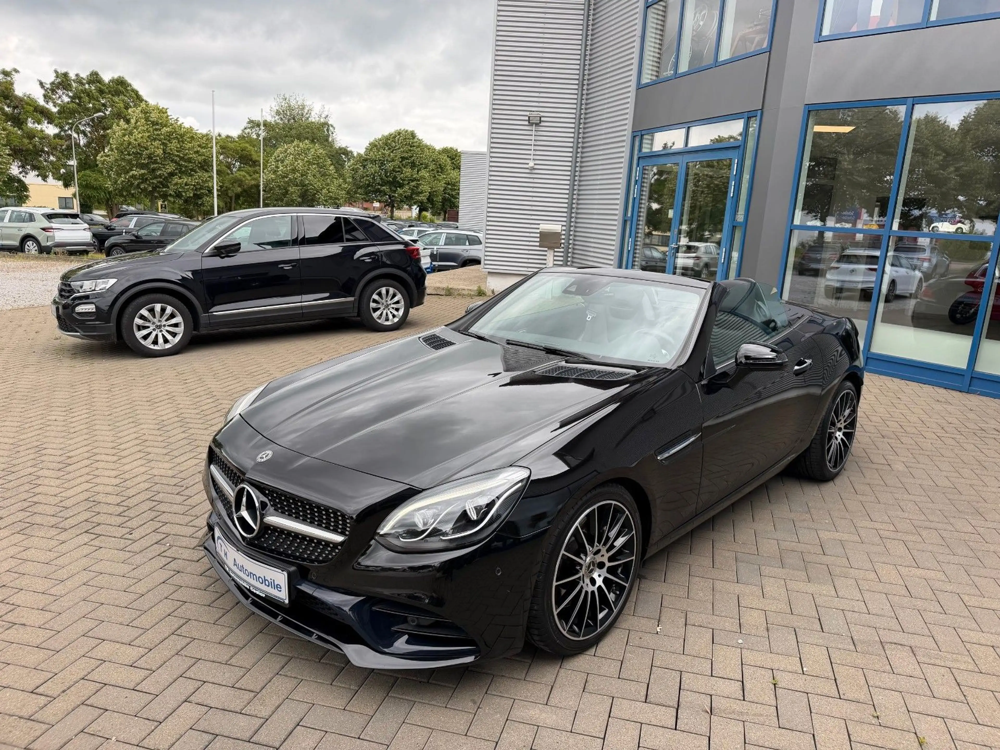Mercedes-Benz SLC 300 Cabrio/Night-Paket (AMG)/Airscarf/H&K — photo 11