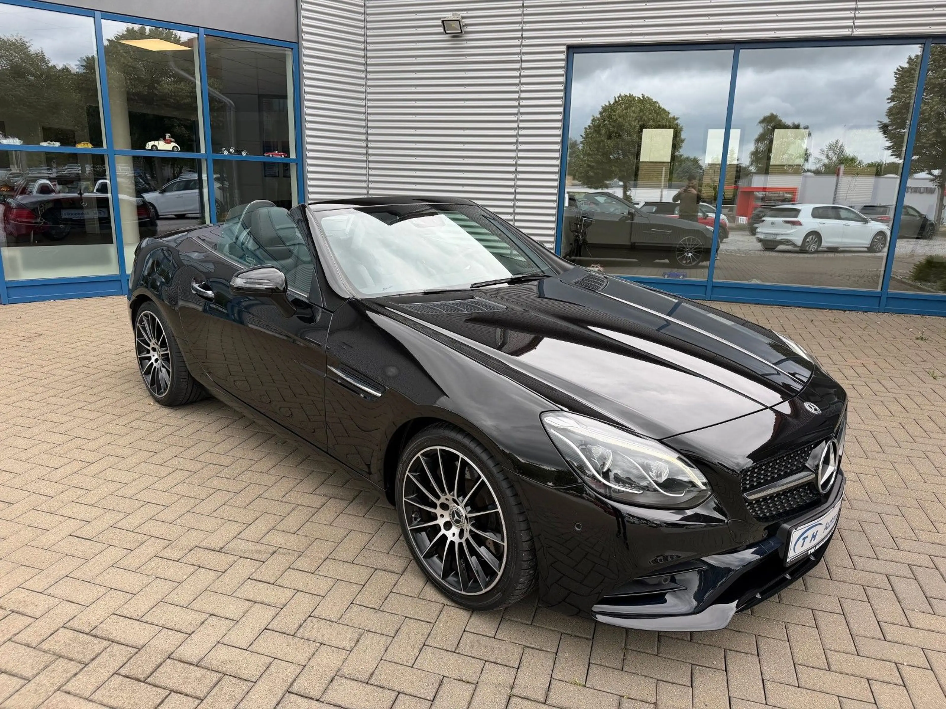 Mercedes-Benz SLC 300 Cabrio/Night-Paket (AMG)/Airscarf/H&K — photo 9