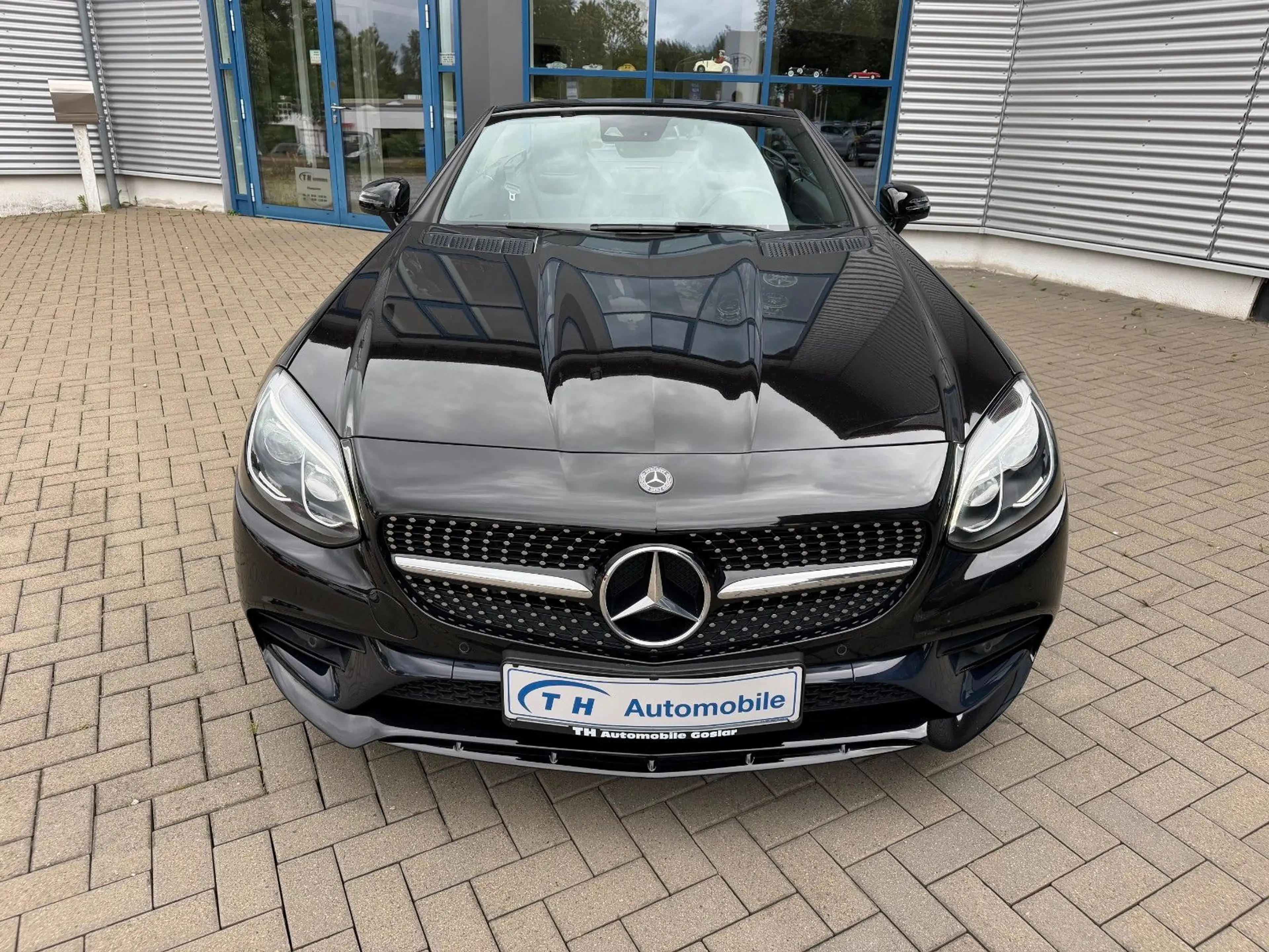 Mercedes-Benz SLC 300 Cabrio/Night-Paket (AMG)/Airscarf/H&K — photo 10