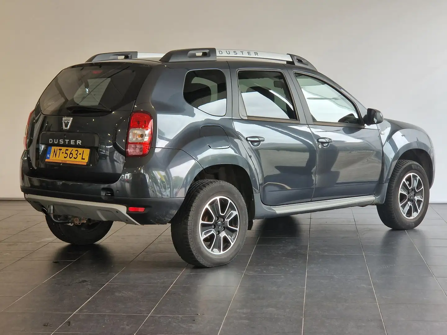 Dacia Duster 1.2 TCe 4x2 Blackshadow | NAVIGATIE | ACHTERUITRIJ Grau - 2