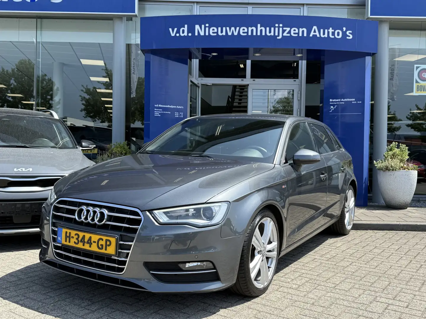 Audi A3 Sportback 1.4 TFSI Ambiente Pro Line plus Meeneemp Gris - 1