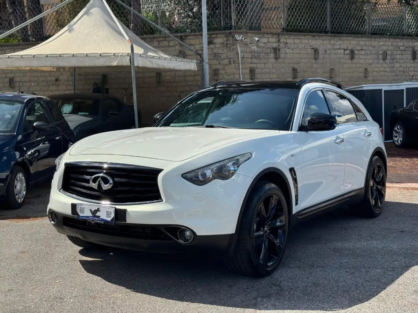 Infiniti QX70 3.0 diesel V6 AT S Premium *TETTO* *CAMERA 360* Weiß - 1