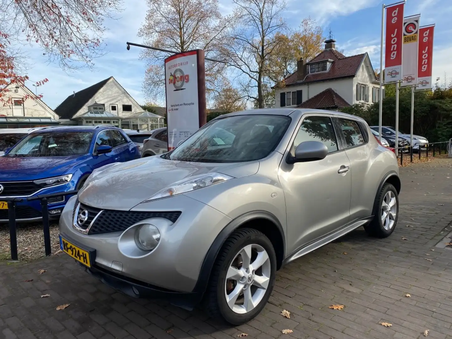 Nissan Juke 1.6 CONNECT ED. AUTOMAAT / NAVI / CAMERA / ECC / C Grijs - 1