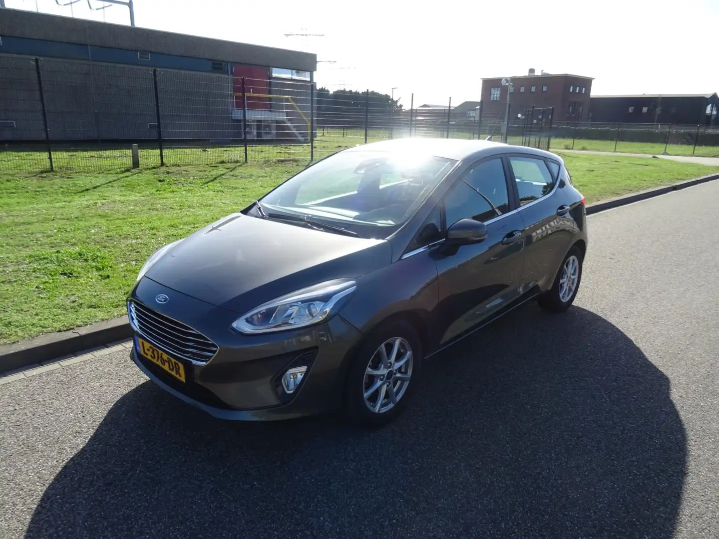 Ford Fiesta 1.0 EcoBoost Hybrid Titanium X Grijs - 1