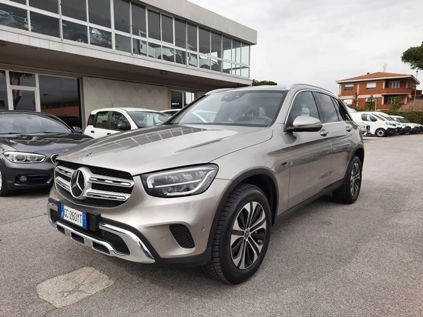 Mercedes-Benz GLC 300 E 4Matic EQ-POWER Business Extra Grigio - 1