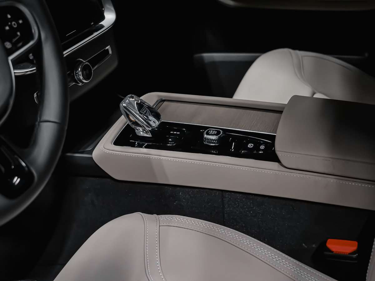 2026 Volvo XC90 Plus 7-Seater (Dark Theme) thumb 10