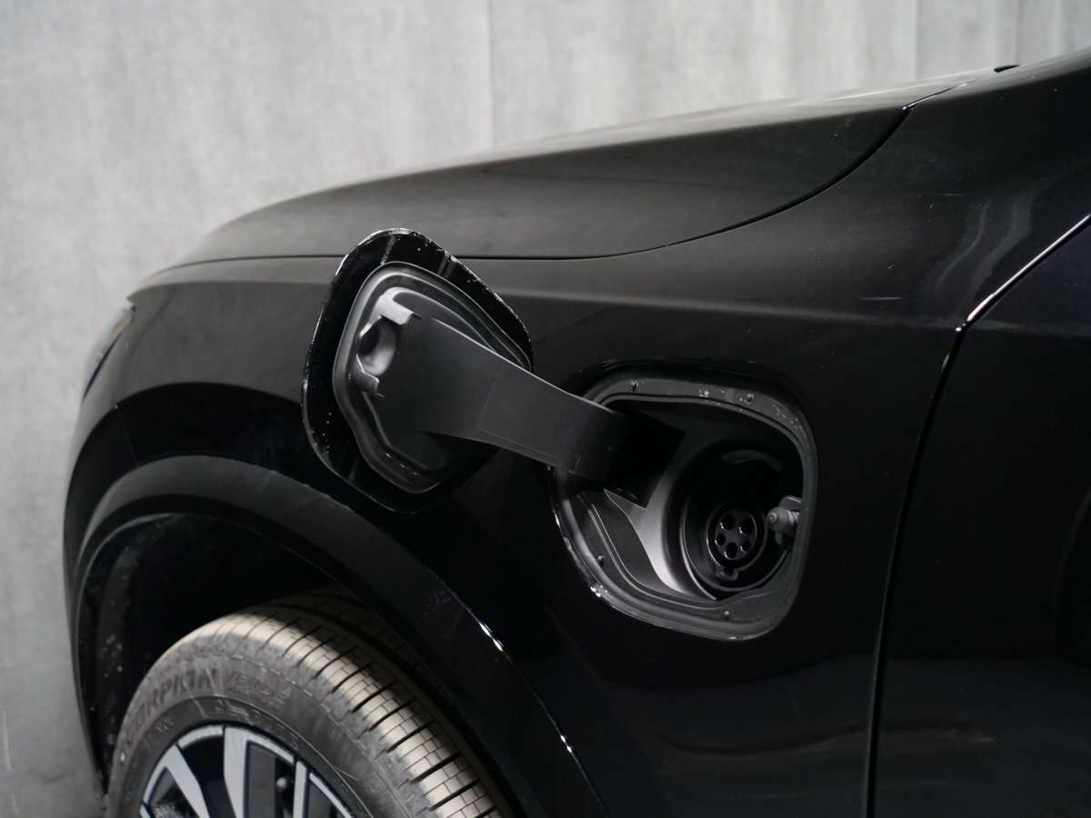 2026 Volvo XC90 Plus 7-Seater (Dark Theme) thumb 8