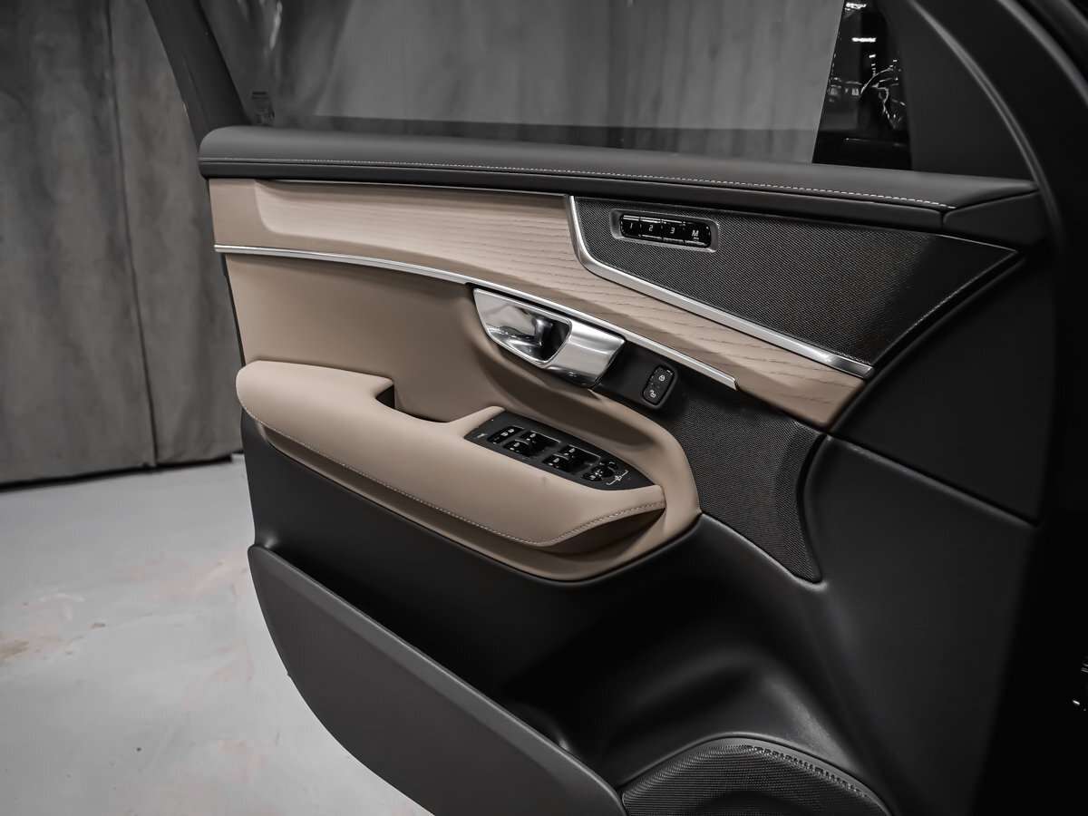 2026 Volvo XC90 Plus 7-Seater (Dark Theme) thumb 11