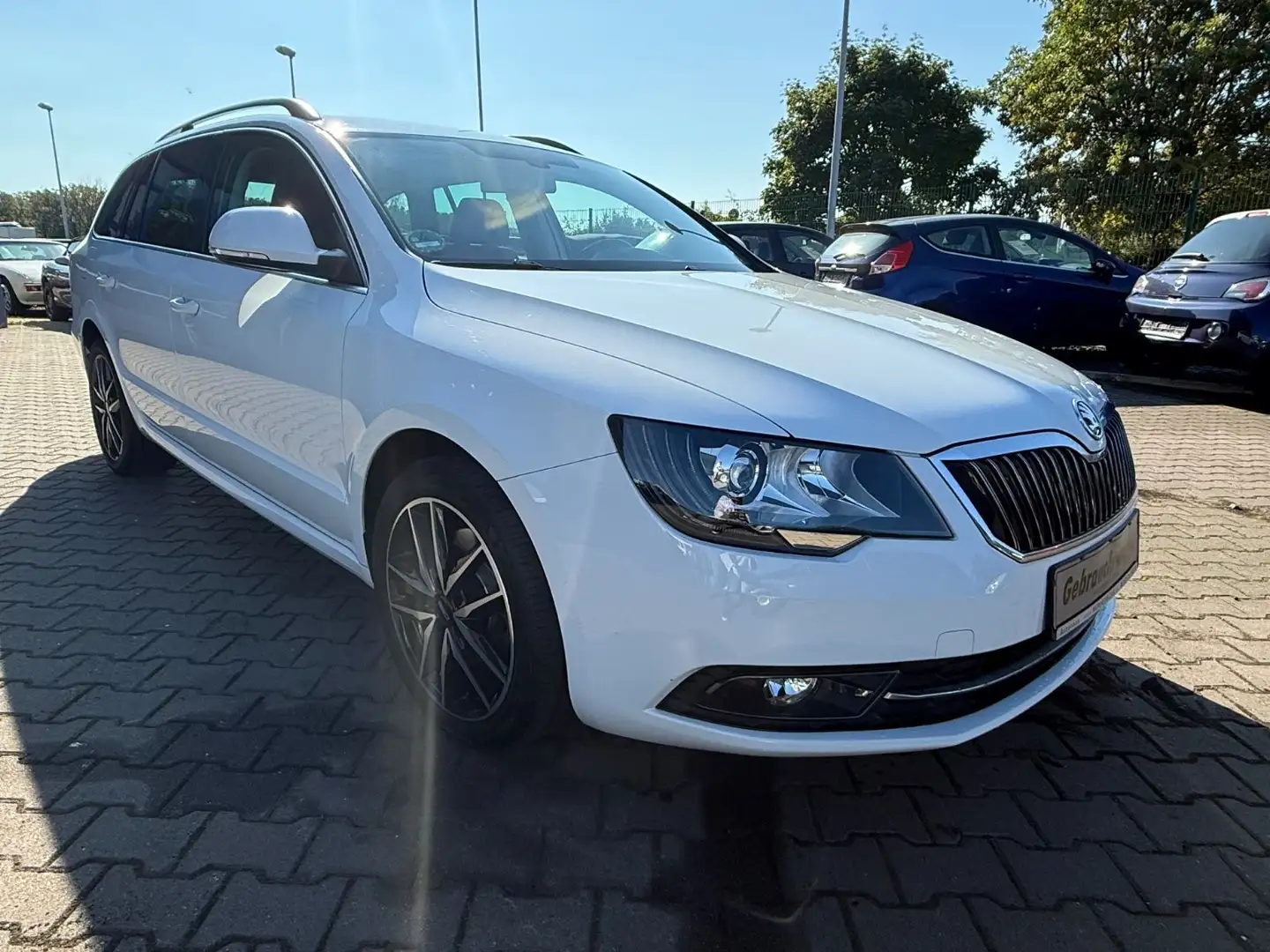 Skoda Superb Combi Exclusive Weiß - 2