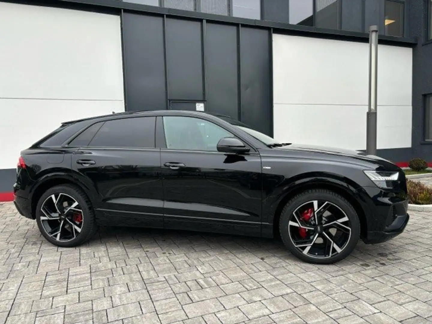 Audi Q8 S-LINE Nero - 2