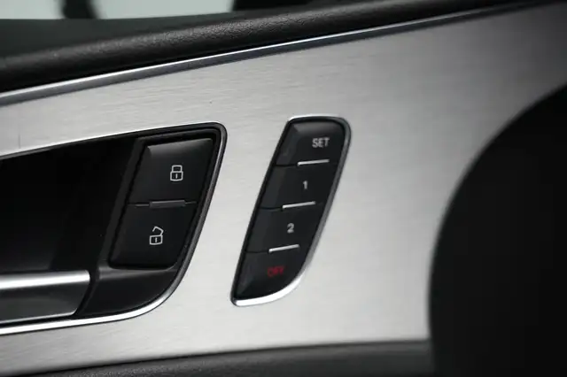 Audi A6 view 11