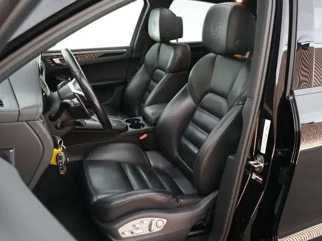 Porsche Macan view 11