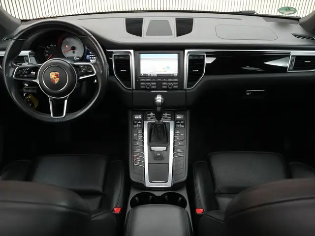 Porsche Macan view 7
