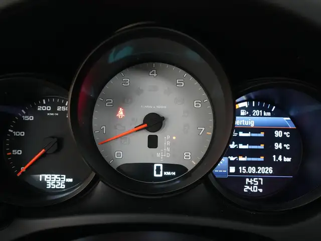 Porsche Macan view 14