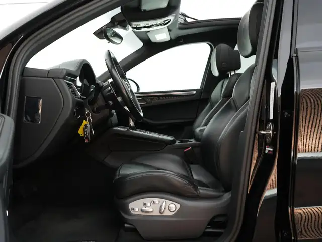 Porsche Macan view 10